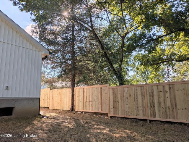 160 Harley Dr, Shepherdsville, KY 40165