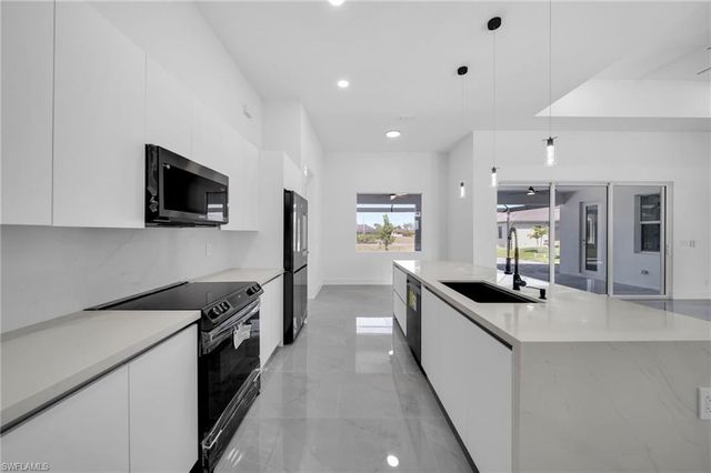 2720 NW 41st AVE, Cape Coral, FL 33993