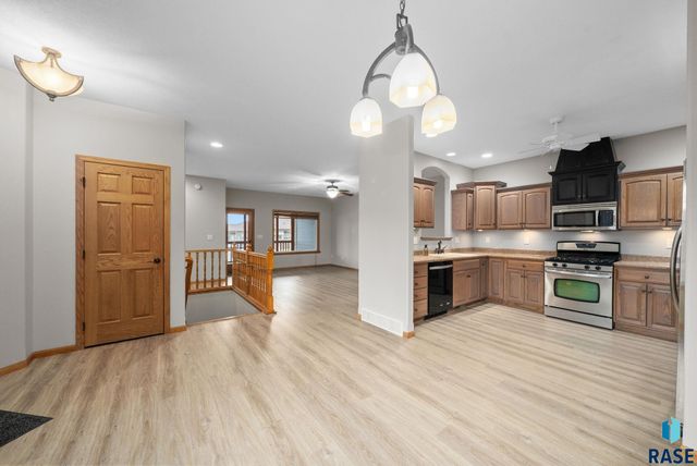 6608 S Bellwood Ave Avenue, Sioux Falls, SD 57108