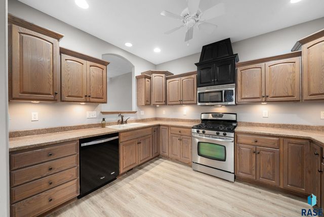 6608 S Bellwood Ave Avenue, Sioux Falls, SD 57108