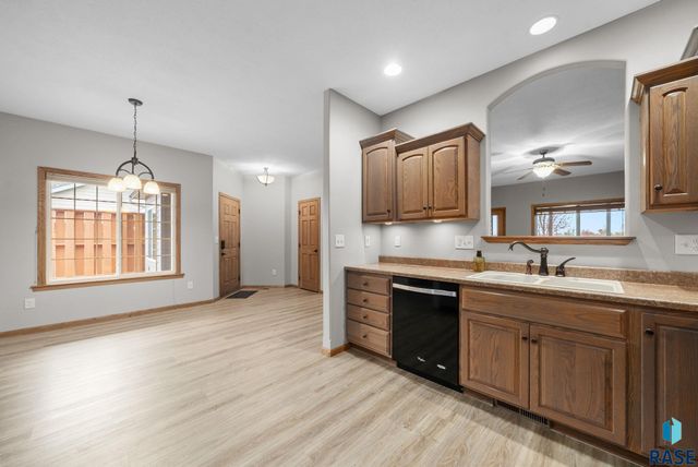 6608 S Bellwood Ave Avenue, Sioux Falls, SD 57108