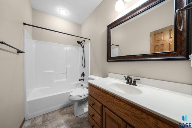 6608 S Bellwood Ave Avenue, Sioux Falls, SD 57108