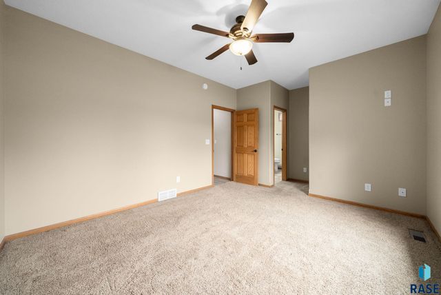 6608 S Bellwood Ave Avenue, Sioux Falls, SD 57108