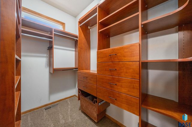 6608 S Bellwood Ave Avenue, Sioux Falls, SD 57108