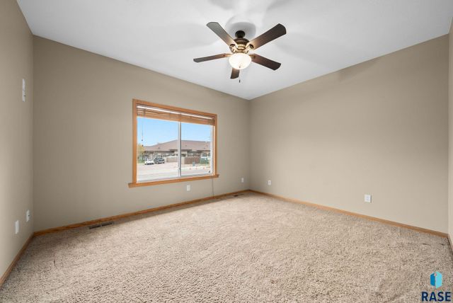 6608 S Bellwood Ave Avenue, Sioux Falls, SD 57108