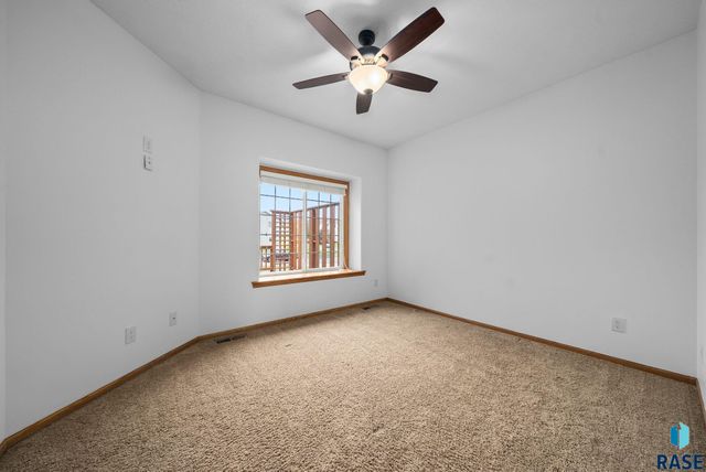 6608 S Bellwood Ave Avenue, Sioux Falls, SD 57108