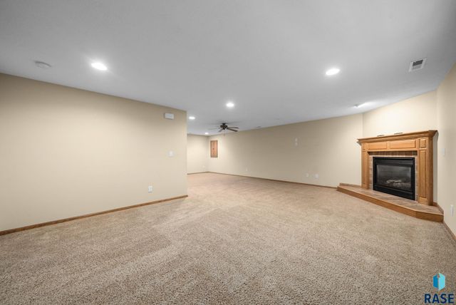 6608 S Bellwood Ave Avenue, Sioux Falls, SD 57108