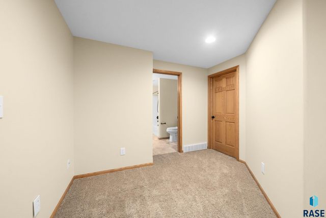 6608 S Bellwood Ave Avenue, Sioux Falls, SD 57108