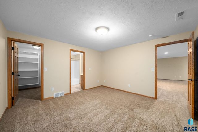 6608 S Bellwood Ave Avenue, Sioux Falls, SD 57108