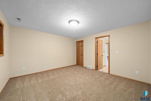 6608 S Bellwood Ave Avenue, Sioux Falls, SD 57108