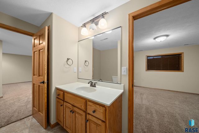 6608 S Bellwood Ave Avenue, Sioux Falls, SD 57108