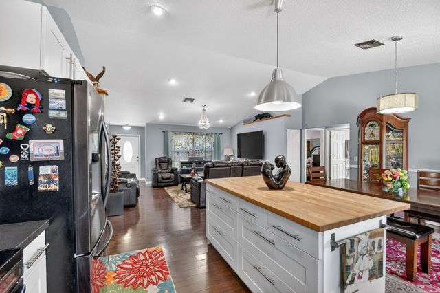7625 Woodland Creek Lane, Lake Worth, FL 33467