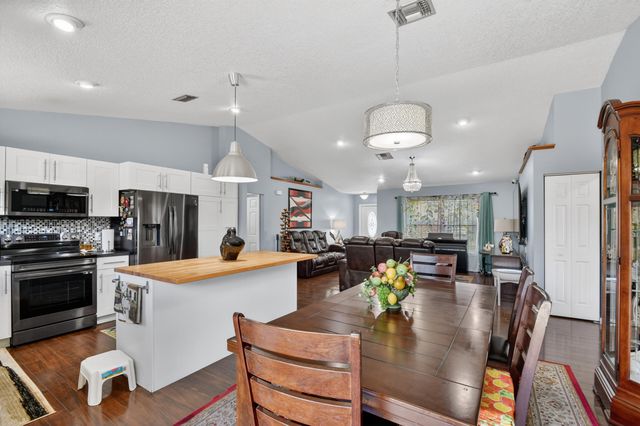 7625 Woodland Creek Lane, Lake Worth, FL 33467