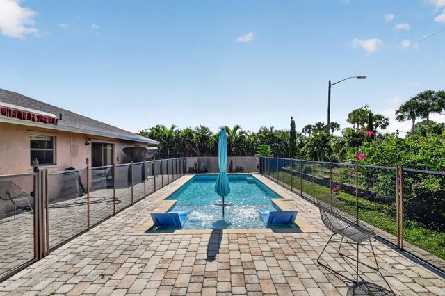7625 Woodland Creek Lane, Lake Worth, FL 33467