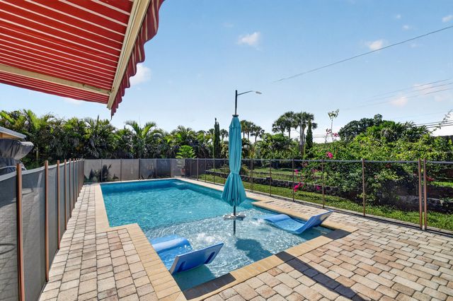 7625 Woodland Creek Lane, Lake Worth, FL 33467