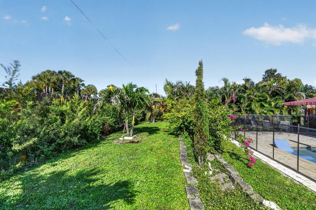 7625 Woodland Creek Lane, Lake Worth, FL 33467