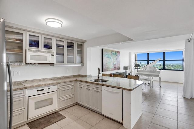 2555 Collins Avenue 1508, Miami Beach, FL 33140