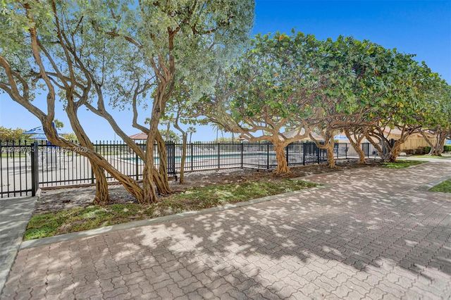 2555 Collins Avenue 1508, Miami Beach, FL 33140