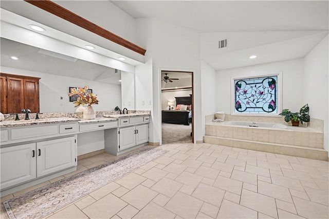 6113 N Mattox Road, Kansas City, MO 64151