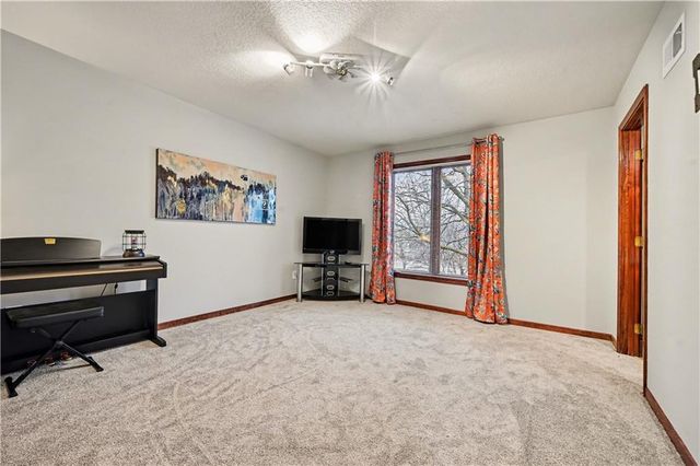 6113 N Mattox Road, Kansas City, MO 64151