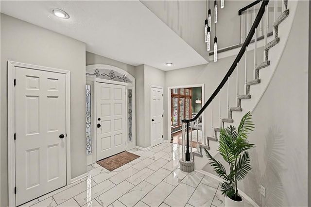 6113 N Mattox Road, Kansas City, MO 64151