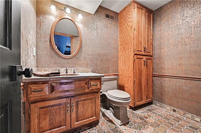 6113 N Mattox Road, Kansas City, MO 64151