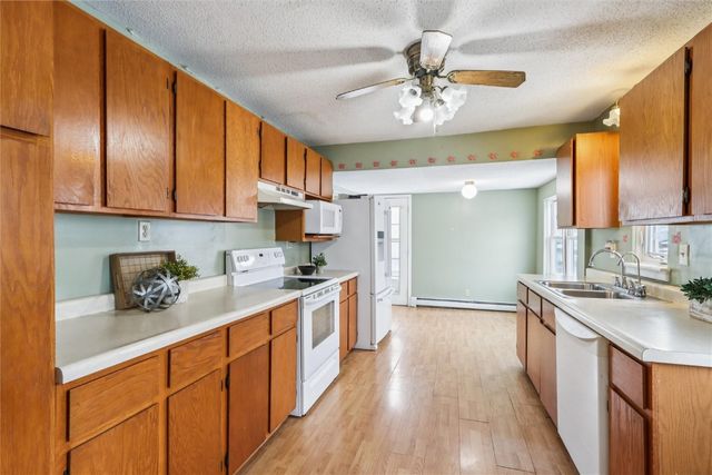 300 W Pine Street, Marengo, IA 52301