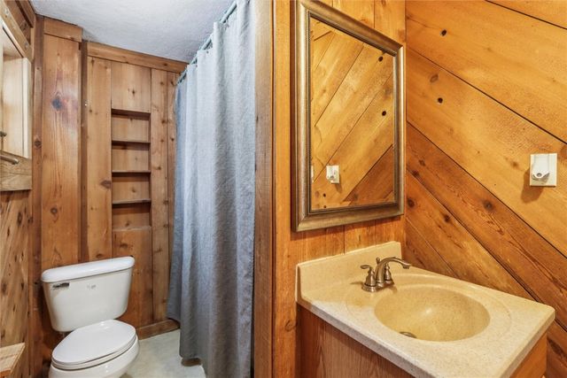 300 W Pine Street, Marengo, IA 52301