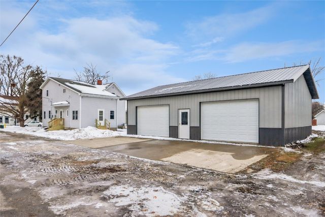 300 W Pine Street, Marengo, IA 52301