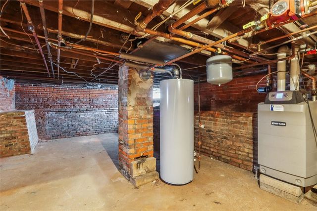 300 W Pine Street, Marengo, IA 52301