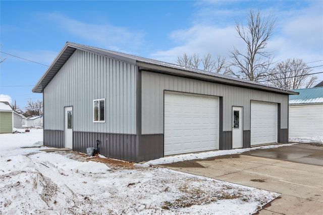 300 W Pine Street, Marengo, IA 52301