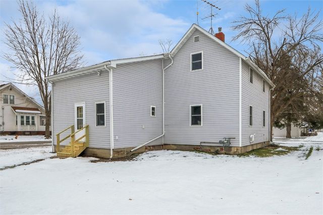 300 W Pine Street, Marengo, IA 52301