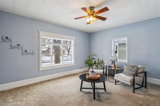 300 W Pine Street, Marengo, IA 52301