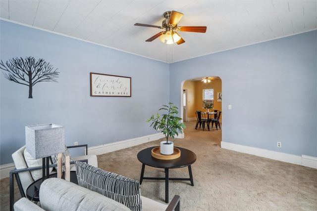 300 W Pine Street, Marengo, IA 52301