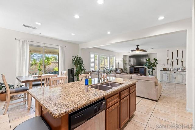 705 Sungold Way, Escondido, CA 92027