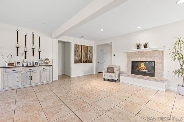 705 Sungold Way, Escondido, CA 92027