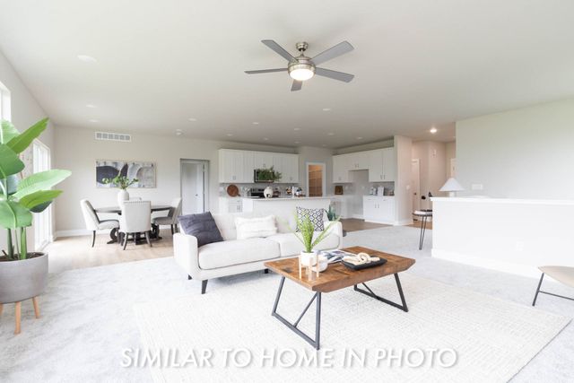 9636 NW 82nd Avenue, Johnston, IA 50131