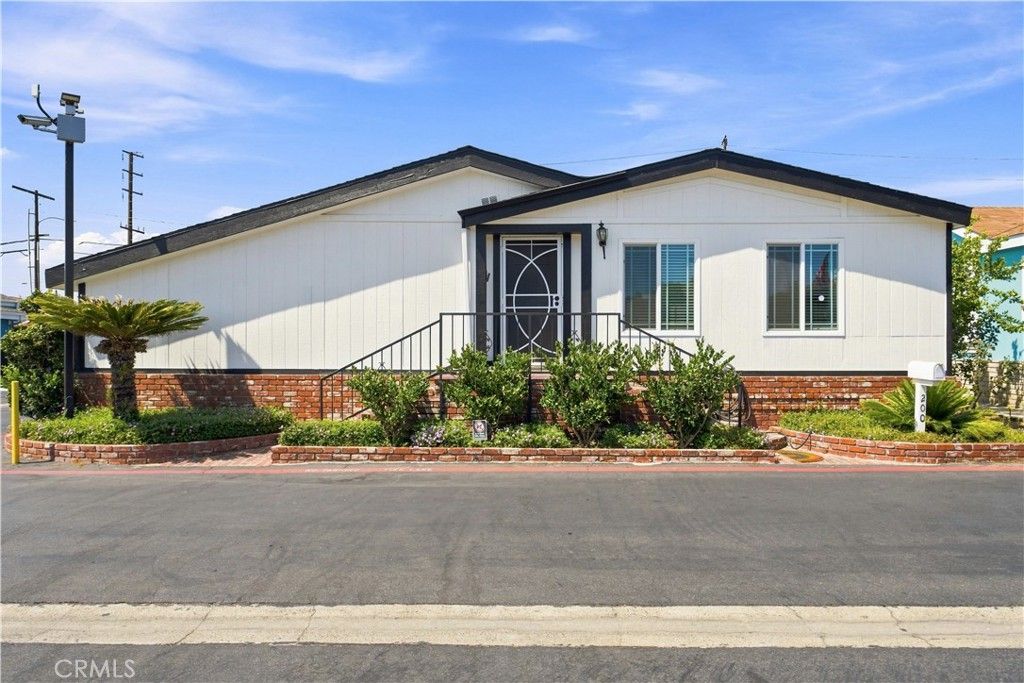 3050 W Ball Rd 200, Anaheim, CA 92804 — exterior