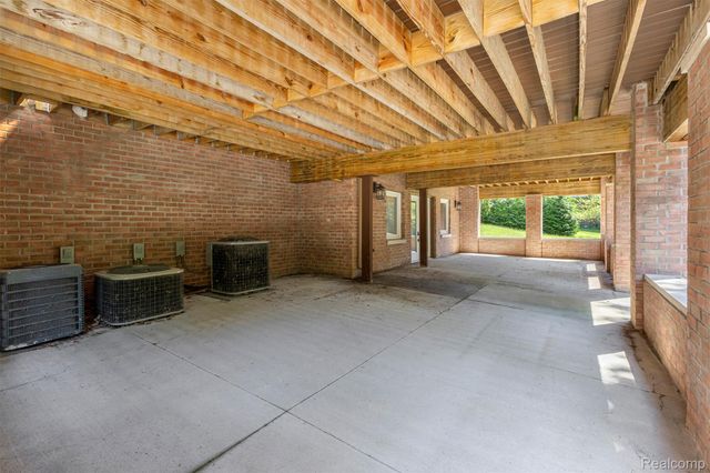 41901 8 Mile Road, Northville, MI 48167