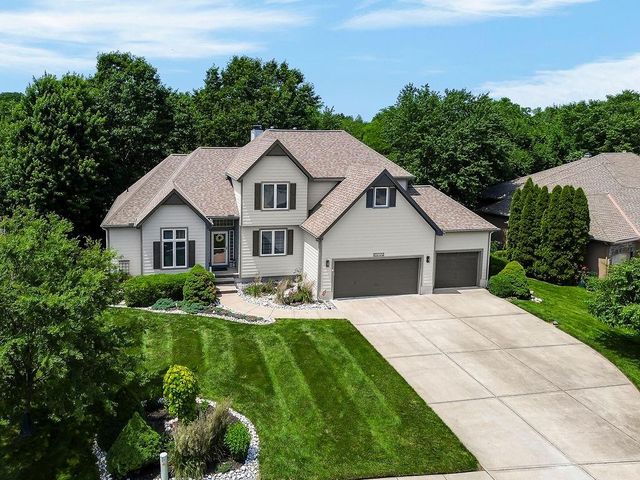 808 SW Springwater Lane, Lee's Summit, MO 64081