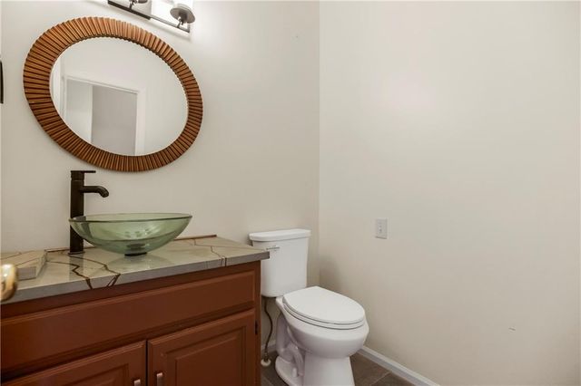 808 SW Springwater Lane, Lee's Summit, MO 64081