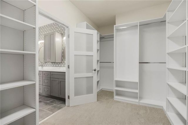 808 SW Springwater Lane, Lee's Summit, MO 64081