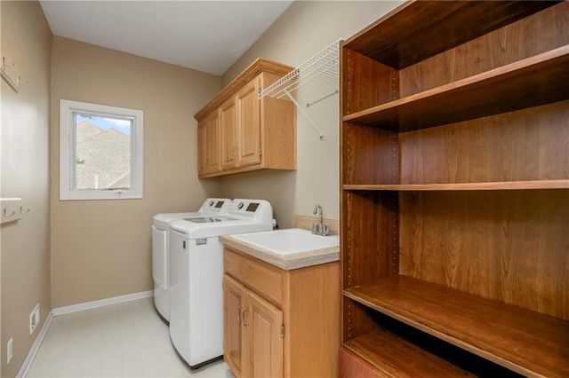 808 SW Springwater Lane, Lee's Summit, MO 64081