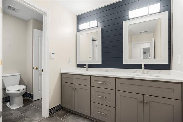 808 SW Springwater Lane, Lee's Summit, MO 64081