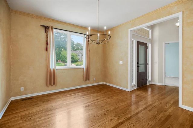 808 SW Springwater Lane, Lee's Summit, MO 64081