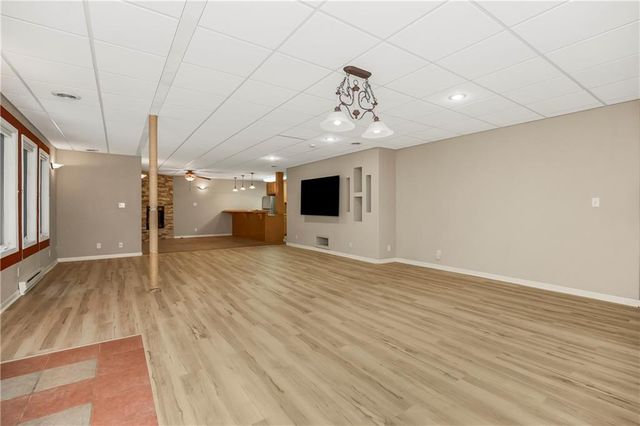 808 SW Springwater Lane, Lee's Summit, MO 64081