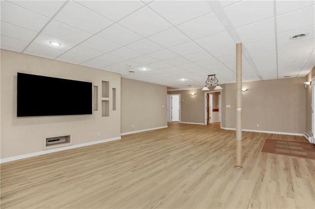 808 SW Springwater Lane, Lee's Summit, MO 64081