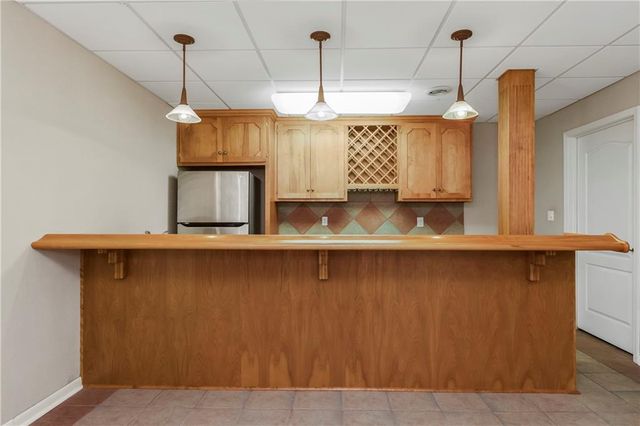 808 SW Springwater Lane, Lee's Summit, MO 64081