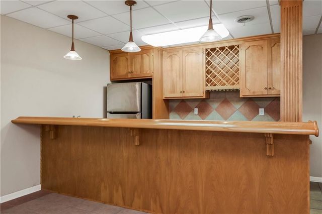 808 SW Springwater Lane, Lee's Summit, MO 64081
