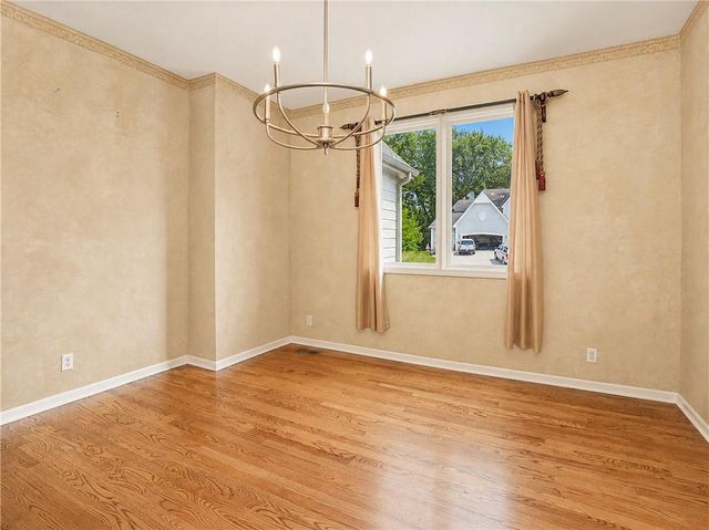 808 SW Springwater Lane, Lee's Summit, MO 64081